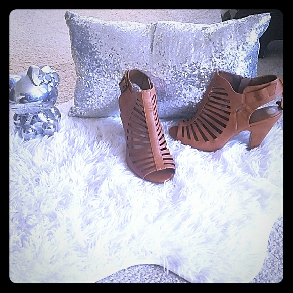 Shoes - Sandals